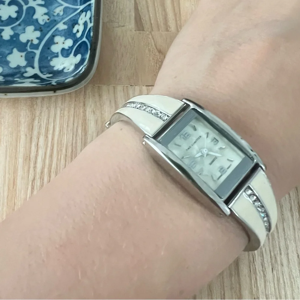 The limited ladies rectangular silver tone bracelet watch NEW BATTERY